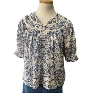The GREAT “Storyteller" Short Sleeve Floral Print Top, Blue, size 0